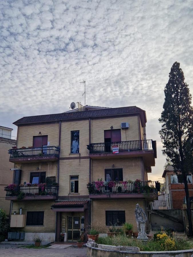 At Monica'S In Rome - Stazione Labaro Roma Exterior foto